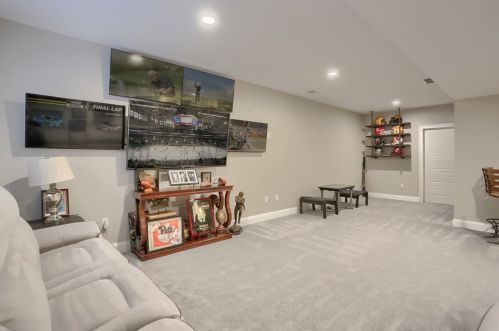 1655 Blackburn Heights Dr, Sewickley PA  15143-8627 exterior
