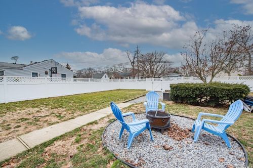 329 Park Ave, Babylon NY  11702-2024 exterior