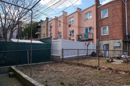 25-34 32nd St, Long Island City, NY 11102-2054