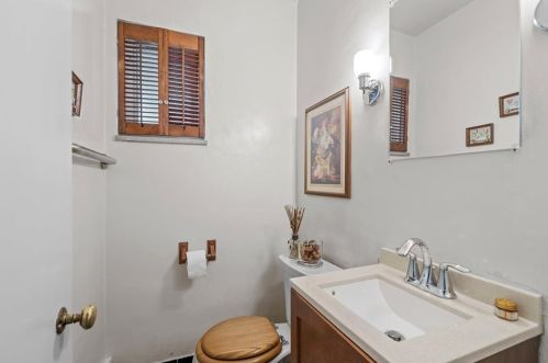 1517 Hawthorne St, Pittsburgh PA  15201-2026 exterior