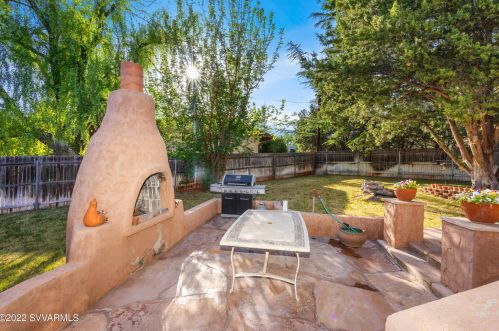 305 Mtn Shadows Dr, Sedona AZ 86336-3929 exterior