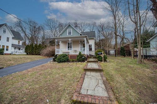 20 Washington Pl, Northport, NY 11768-2936