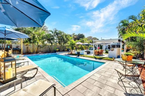 821 91 Ave, Naples FL 34108-2426 exterior