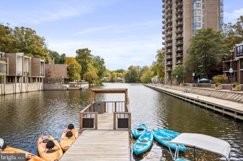 2314 Horseferry Ct, Herndon VA  20191-2718 exterior