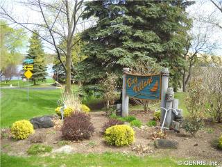 156 Bay Village Dr, Rochester, NY 14609-1912