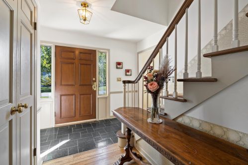 724 Auburn Ct, Thiensville, WI 53092-6002