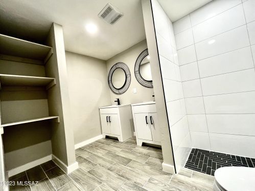 2520 Calle Cordova, Tucson AZ  85710-5732 exterior