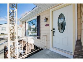 1754 Birmingham St, Saint Paul, MN 55109-4507
