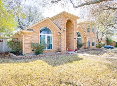 7733 Blossom Dr, Fort Worth, TX 76133-7909