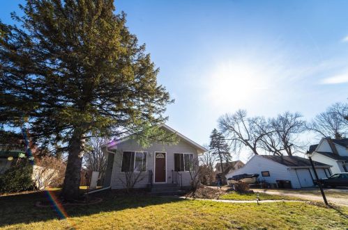 716 8th St, Howard Lake, MN 55349-4538