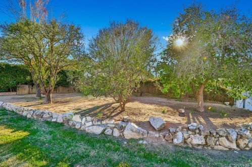 1229 Carmel Dr, Simi Valley CA 93065-4118 exterior