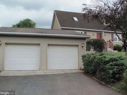 702 Riverview Dr, Etters, PA 17319-9457