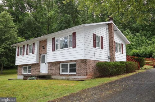 35 Bauman Cir, Swartzville, PA 17569-9799