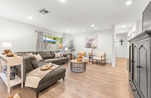 8435 Ahrentzen Ct, Citrus Heights CA  95610-2724 exterior