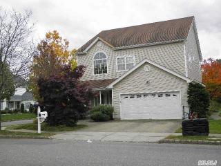 101 Coverly Pl, Huntington Station, NY 11747-4276