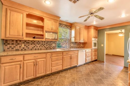 754 Meadowlark Ave, Los Banos CA  93635-3020 exterior