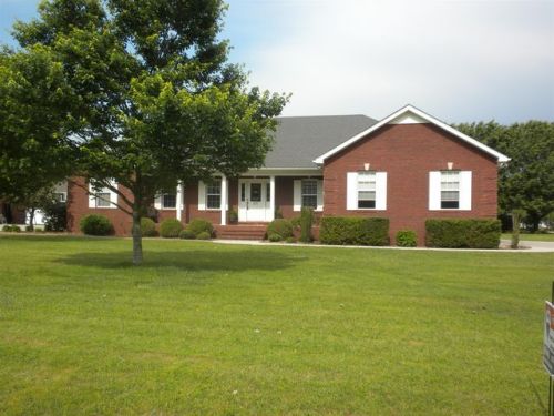 207 Country Estates Dr, Winchester, TN 37398-4605
