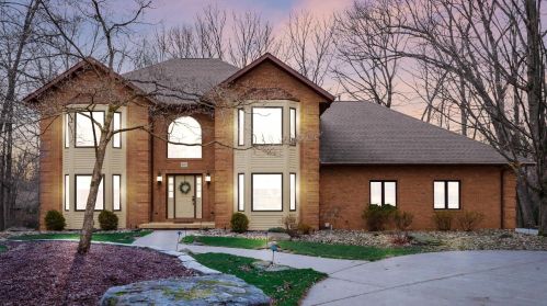 3690 Greenbriar Dr, Zanesville, OH 43701-1594