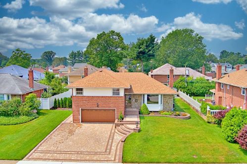187 Hazelwood Dr, Westbury, NY 11590-1211