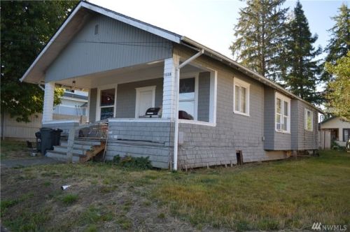 1328 Blake St, Raymond, WA 98577-2722