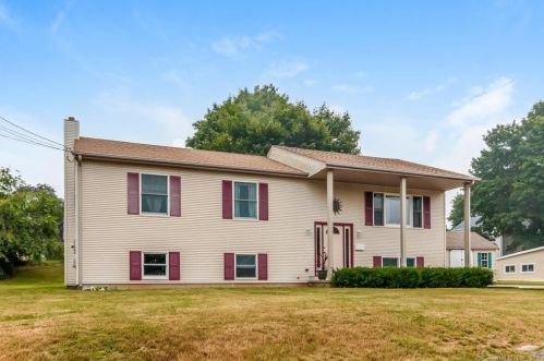 76 Olive St, Waterford, CT 06385-2346