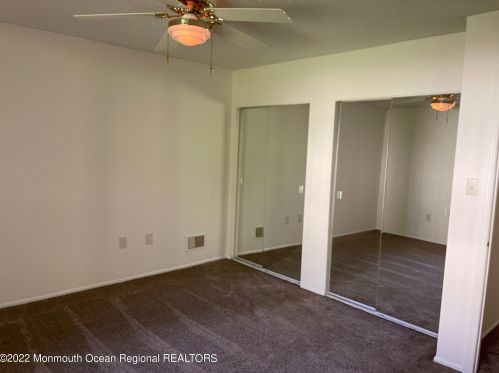 13 Linton Close, East Freehold NJ 07728-3816 exterior