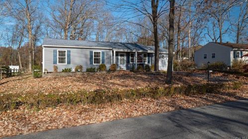 27 Wildwood Dr, New Hamburg NY  12590-2037 exterior