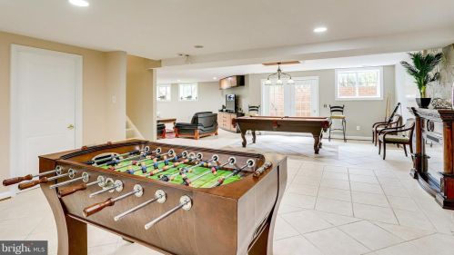 10108 Nedra Dr, Great Falls VA  22066-2835 exterior