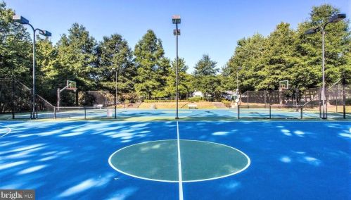 8373 Pedigrue Ct, Gainesville VA  20155-3240 exterior