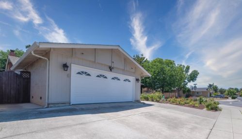 1210 Nadine Dr, Campbell, CA 95008-1724