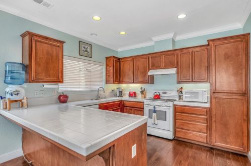 3003 La Vina Cir, Los Banos CA  93635-9497 exterior