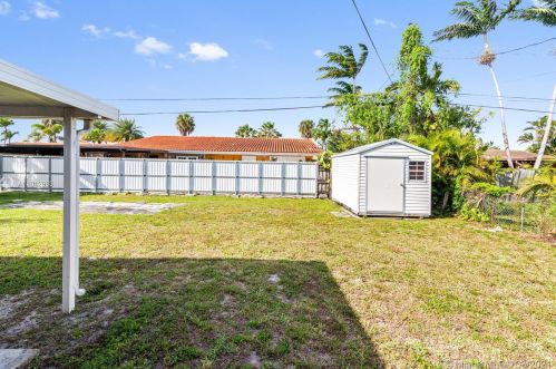 1315 76th St, Hialeah FL  33014-3424 exterior