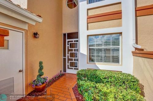 9757 Seacrest Cir, Boynton Beach, FL 33437-3830