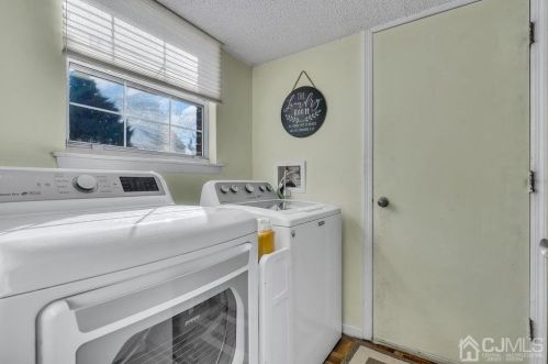 35 Carlisle Ct, Old Bridge NJ  08857-2777 exterior