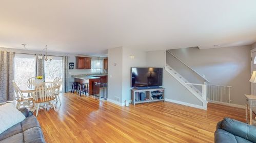 13 Oliver Dr, Hudson NH  03051-3412 exterior