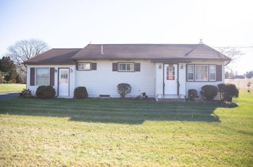 698 Dogwood Rd, Walnutport, PA 18088-9563