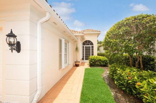 4657 Rio Poco Ct, Naples, FL 34109-3366