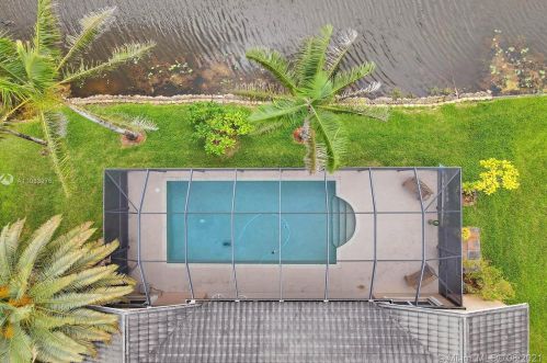 920 203rd Ave, Hollywood FL  33029-3439 exterior