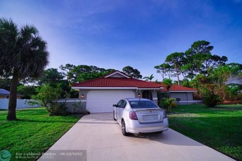 1821 Beving Ave, Fort Pierce, FL 34952-5858