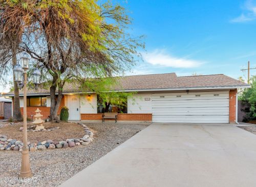 9076 Bellevue St, Tucson, AZ 85715-5652