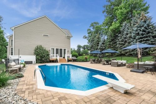 25 Northridge Ct, Hackettstown NJ  07840-5684 exterior