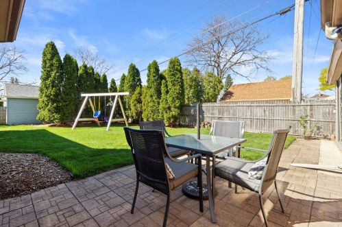 3633 100, Milwaukee WI 53222-2430 exterior