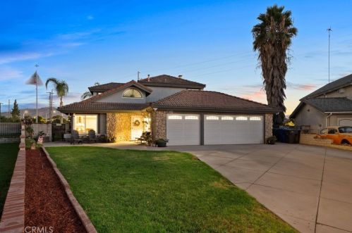 11022 Arrowwood Dr, Riverside, CA 92505-2921
