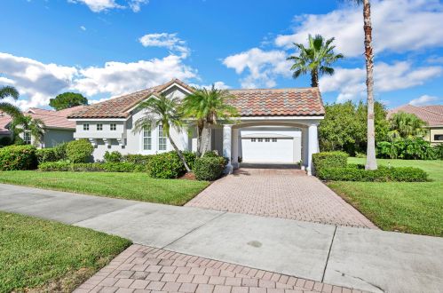 592 Lake Charles Cir, Fort Pierce, FL 34986-3415