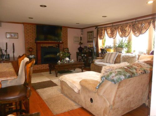354 17th St, Deer Park NY  11729-6314 exterior