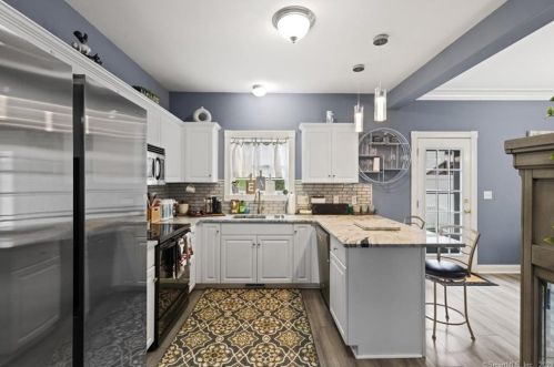 11 Ray Ln, East Hampton, CT 06424-6615