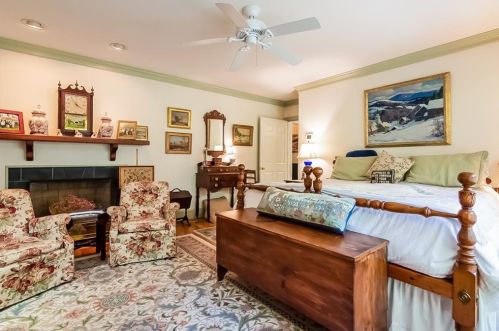 205 Lindley Ave, North Kingstown RI  02852-5761 exterior