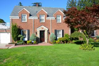 109 Maryland Ave, Freeport, NY 11520-1318