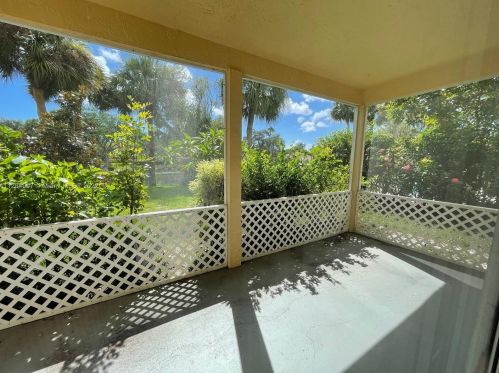 1222 Sussex St, Boynton Beach FL  33436-8605 exterior