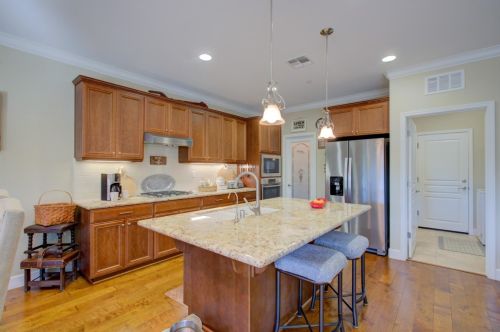 2864 Westport Cir, Valley Home CA  95361-8162 exterior